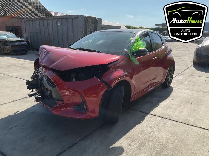 Toyota Yaris IV 1.5 12V Hybrid 115 Sloopvoertuig (2023, Rood)