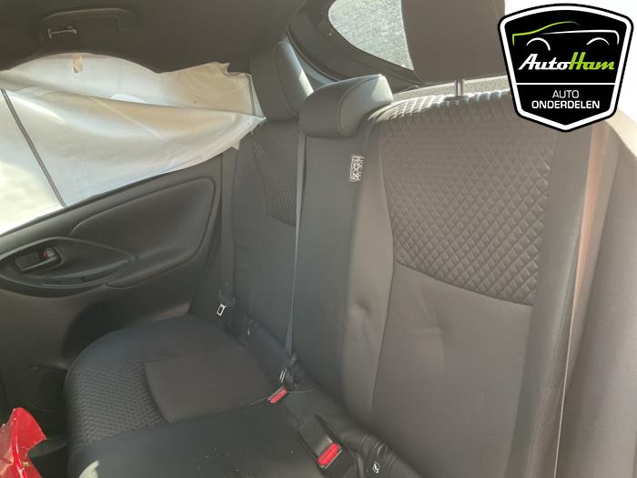 Toyota Yaris IV 1.5 12V Hybrid 115 Sloopvoertuig (2023, Rood)