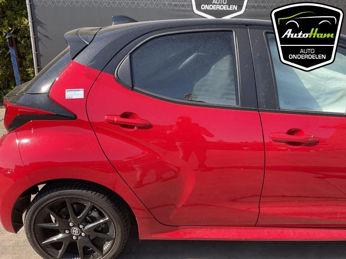 Toyota Yaris IV 1.5 12V Hybrid 115 Sloopvoertuig (2023, Rood)