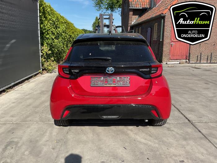 Toyota Yaris IV 1.5 12V Hybrid 115 Sloopvoertuig (2023, Rood)