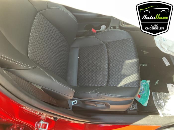 Toyota Yaris IV 1.5 12V Hybrid 115 Sloopvoertuig (2023, Rood)