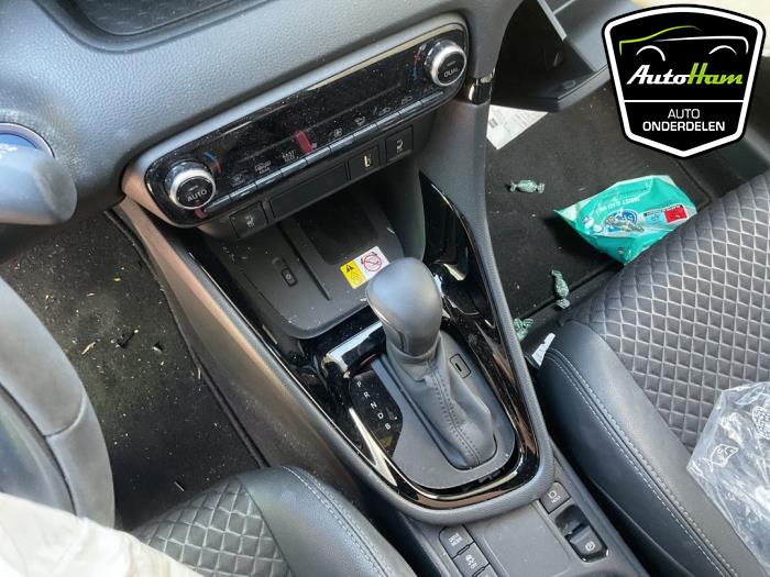 Toyota Yaris IV 1.5 12V Hybrid 115 Sloopvoertuig (2023, Rood)