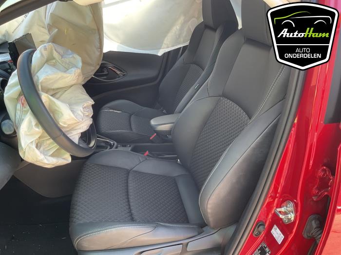 Toyota Yaris IV 1.5 12V Hybrid 115 Sloopvoertuig (2023, Rood)