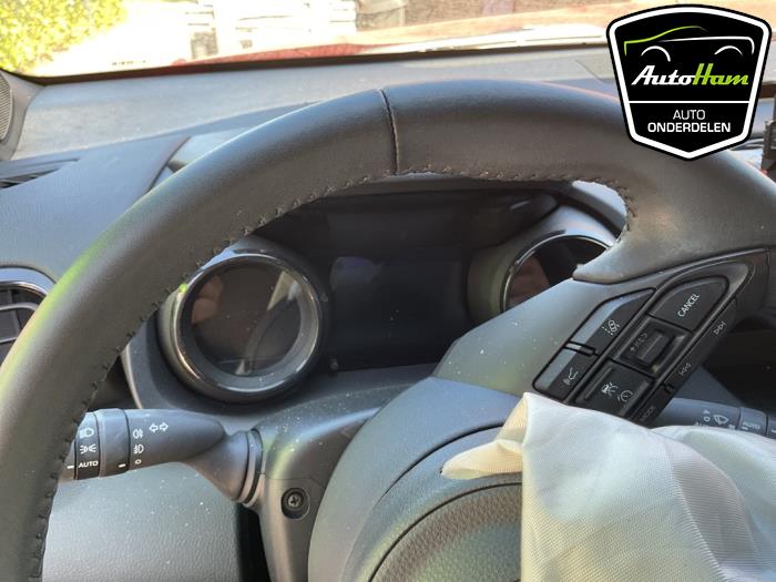 Toyota Yaris IV 1.5 12V Hybrid 115 Sloopvoertuig (2023, Rood)