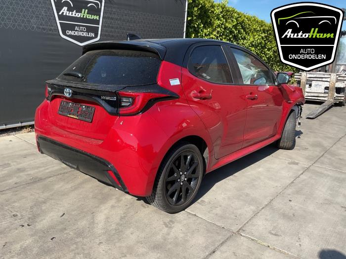 Toyota Yaris IV 1.5 12V Hybrid 115 Sloopvoertuig (2023, Rood)