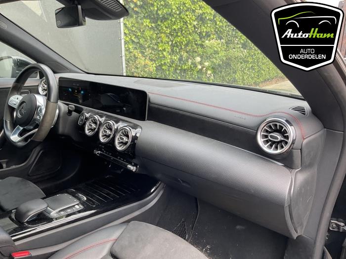 Mercedes CLA 1.3 CLA-200 Turbo 16V Sloopvoertuig (2020, Zwart)