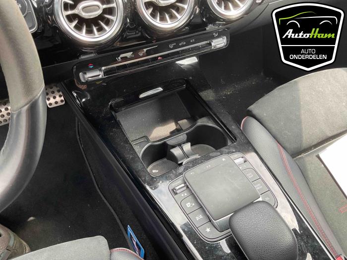 Mercedes CLA 1.3 CLA-200 Turbo 16V Sloopvoertuig (2020, Zwart)