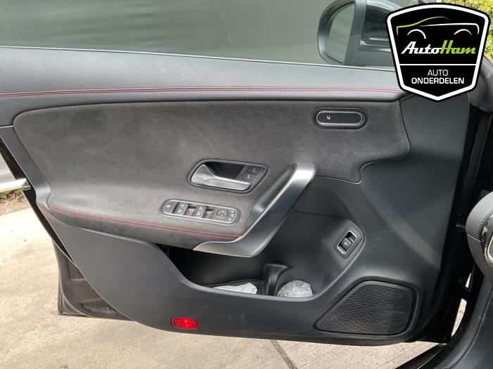 Mercedes CLA 1.3 CLA-200 Turbo 16V Sloopvoertuig (2020, Zwart)