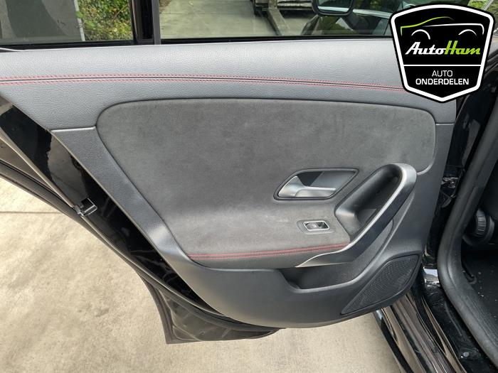 Mercedes CLA 1.3 CLA-200 Turbo 16V Sloopvoertuig (2020, Zwart)