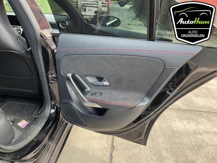 Mercedes CLA 1.3 CLA-200 Turbo 16V Sloopvoertuig (2020, Zwart)