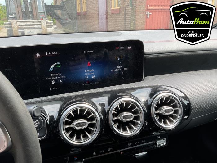 Mercedes CLA 1.3 CLA-200 Turbo 16V Sloopvoertuig (2020, Zwart)