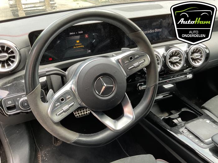 Mercedes CLA 1.3 CLA-200 Turbo 16V Sloopvoertuig (2020, Zwart)