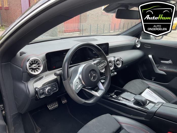 Mercedes CLA 1.3 CLA-200 Turbo 16V Sloopvoertuig (2020, Zwart)