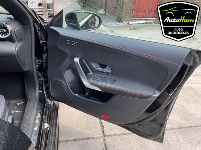 Mercedes CLA 1.3 CLA-200 Turbo 16V Sloopvoertuig (2020, Zwart)