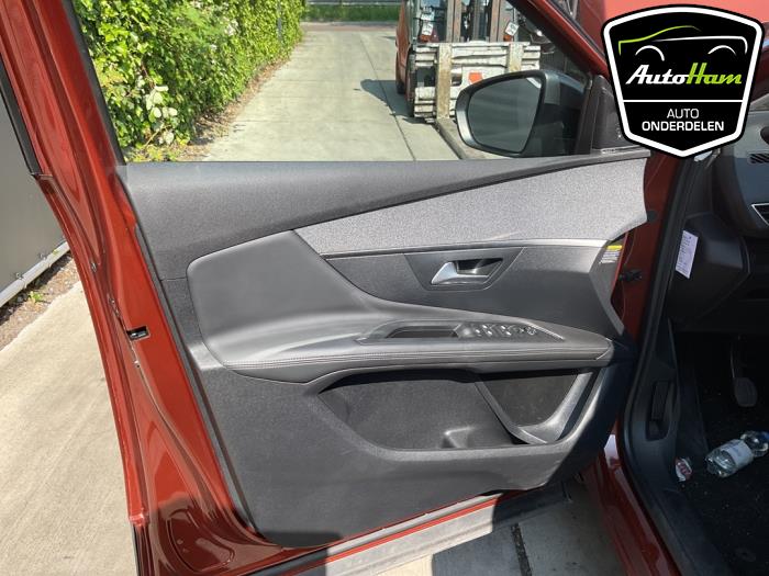 Peugeot 3008 II 1.2 12V e-THP PureTech 130 Sloopvoertuig (2018, Bruin)