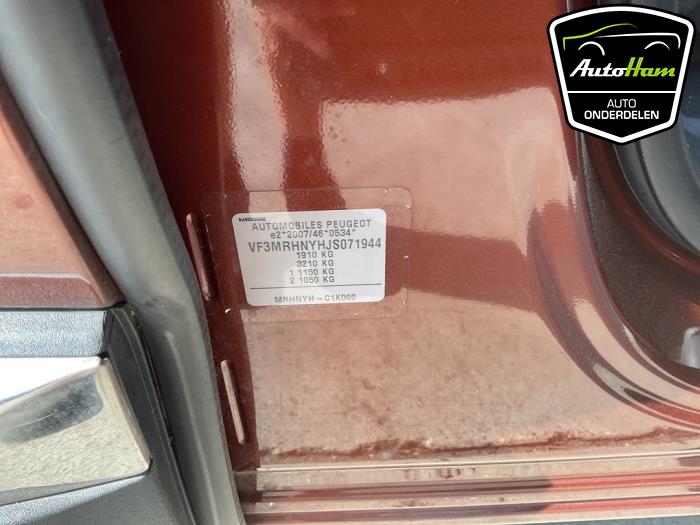 Peugeot 3008 II 1.2 12V e-THP PureTech 130 Sloopvoertuig (2018, Bruin)