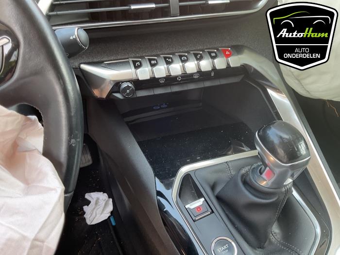 Peugeot 3008 II 1.2 12V e-THP PureTech 130 Sloopvoertuig (2018, Bruin)