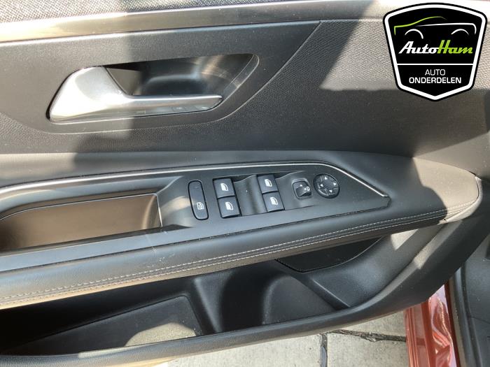 Peugeot 3008 II 1.2 12V e-THP PureTech 130 Sloopvoertuig (2018, Bruin)