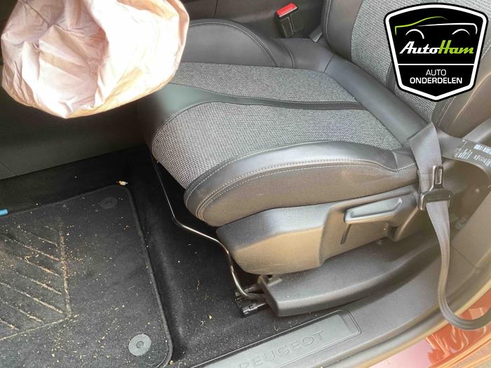 Peugeot 3008 II 1.2 12V e-THP PureTech 130 Sloopvoertuig (2018, Bruin)