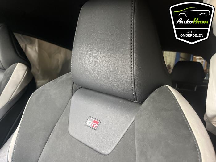 Toyota C-HR 2.0 16V Hybrid Sloopvoertuig (2023, Grijs)