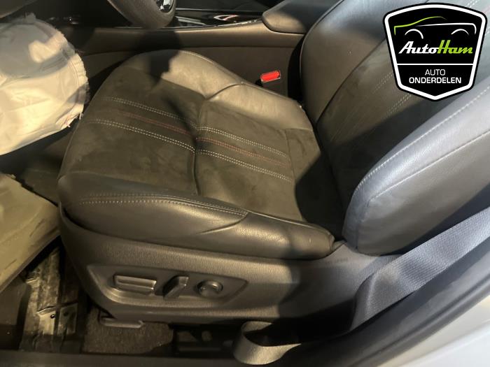 Toyota C-HR 2.0 16V Hybrid Sloopvoertuig (2023, Grijs)