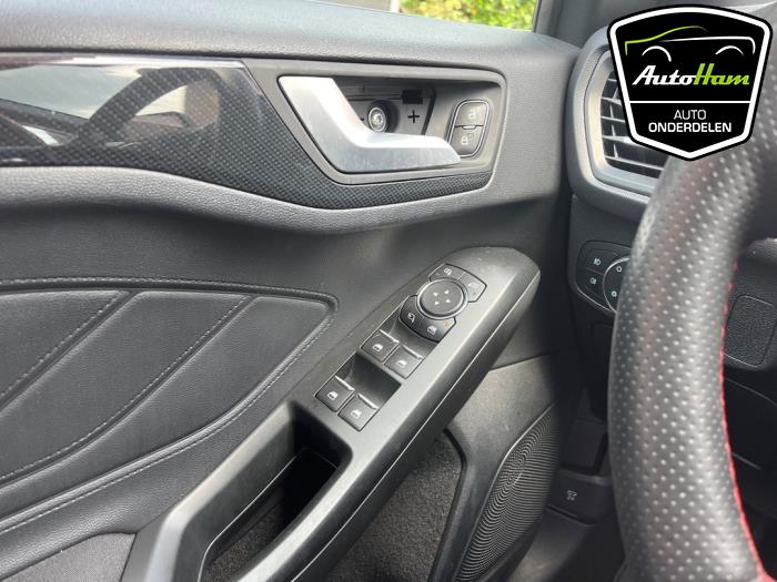 Ford Focus 4 Wagon 1.0 Ti-VCT EcoBoost 12V 125 Sloopvoertuig (2020, Zwart)