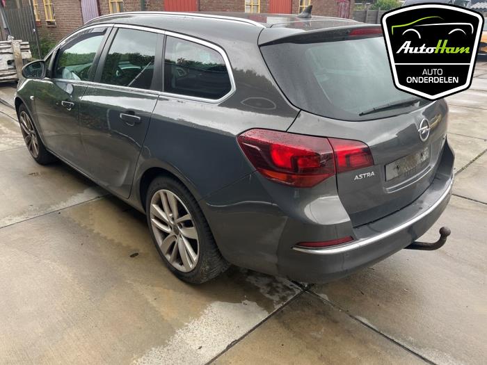 Opel Astra J Sports Tourer 1.6 CDTI 16V Sloopvoertuig (2015, Grijs)