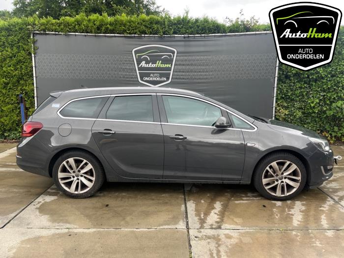 Opel Astra J Sports Tourer 1.6 CDTI 16V Sloopvoertuig (2015, Grijs)
