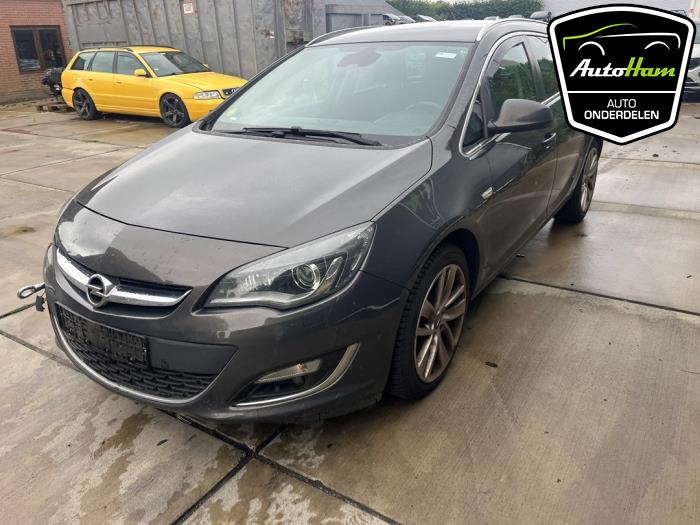 Opel Astra J Sports Tourer 1.6 CDTI 16V Sloopvoertuig (2015, Grijs)