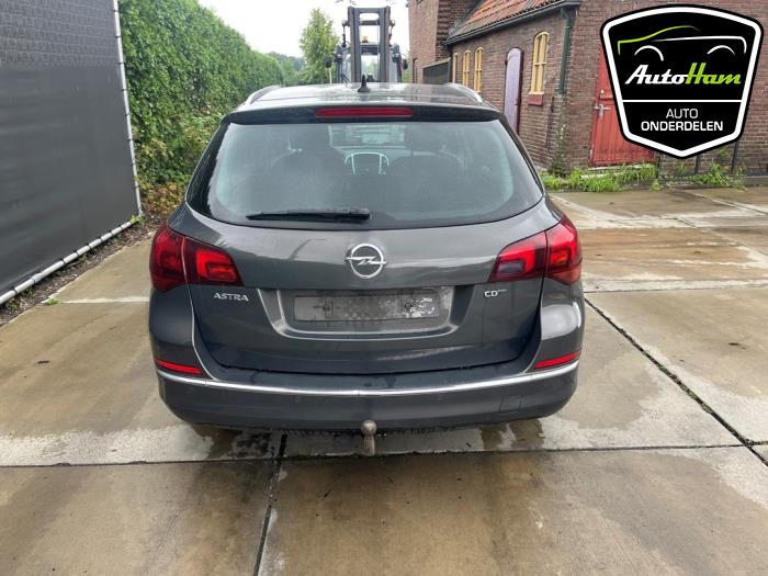 Opel Astra J Sports Tourer 1.6 CDTI 16V Sloopvoertuig (2015, Grijs)
