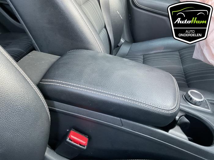 Mercedes B 1.6 B-200 BlueEFFICIENCY Turbo 16V Sloopvoertuig (2014, Paars)