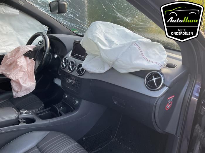 Mercedes B 1.6 B-200 BlueEFFICIENCY Turbo 16V Sloopvoertuig (2014, Paars)