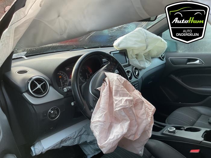 Mercedes B 1.6 B-200 BlueEFFICIENCY Turbo 16V Sloopvoertuig (2014, Paars)