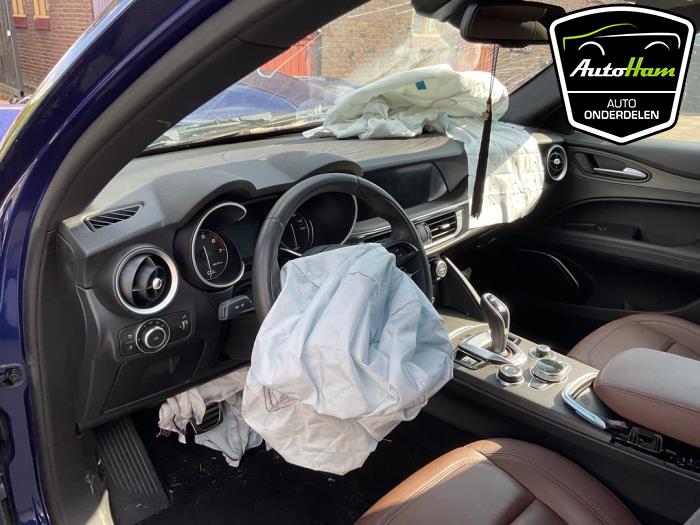 Alfa Romeo Stelvio 2.0 T 16V Q4 Sloopvoertuig (2022, Blauw)