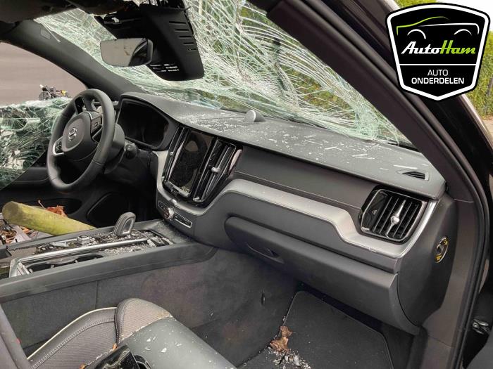 Volvo XC60 II 2.0 T8 16V Recharge, Twin Engine AWD Sloopvoertuig (2021, Grijs)