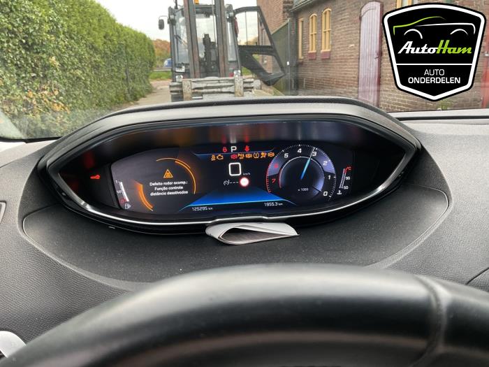 Peugeot 5008 II 1.2 12V e-THP PureTech 130 Sloopvoertuig (2020, Grijs)