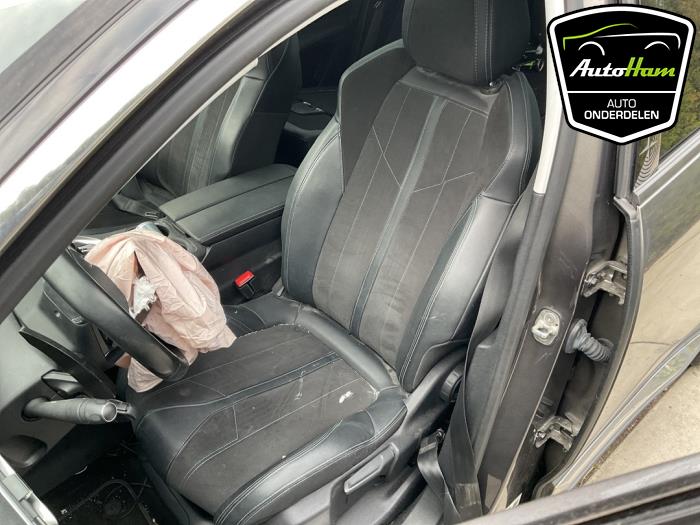 Peugeot 5008 II 1.2 12V e-THP PureTech 130 Sloopvoertuig (2020, Grijs)