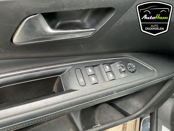 Peugeot 5008 II 1.2 12V e-THP PureTech 130 Sloopvoertuig (2020, Grijs)