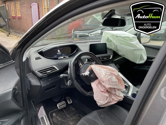 Peugeot 5008 II 1.2 12V e-THP PureTech 130 Sloopvoertuig (2020, Grijs)