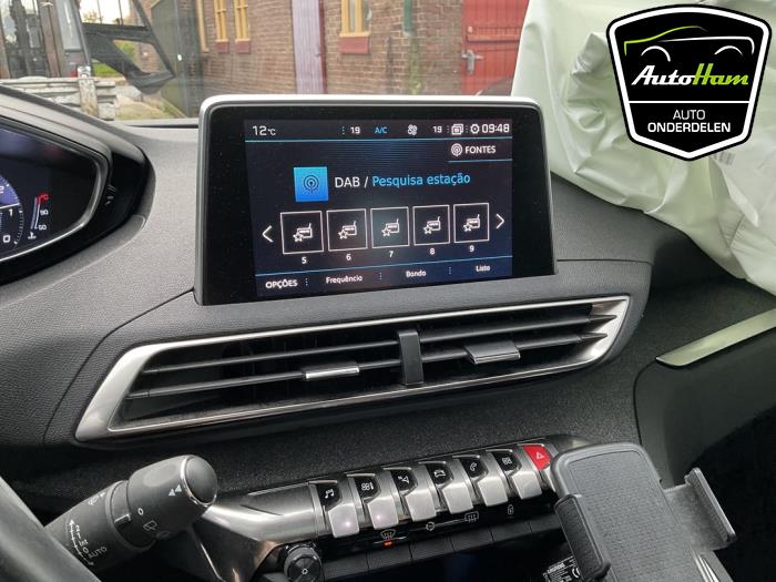 Peugeot 5008 II 1.2 12V e-THP PureTech 130 Sloopvoertuig (2020, Grijs)