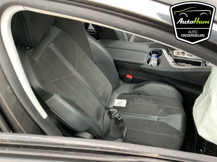 Peugeot 5008 II 1.2 12V e-THP PureTech 130 Sloopvoertuig (2020, Grijs)