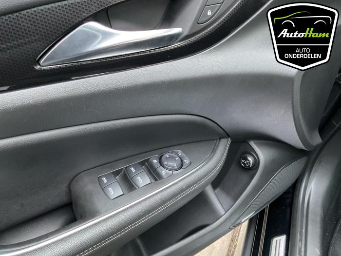 Opel Insignia Sports Tourer 2.0 CDTI 16V Sloopvoertuig (2019, Zwart)