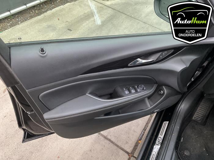 Opel Insignia Sports Tourer 2.0 CDTI 16V Sloopvoertuig (2019, Zwart)