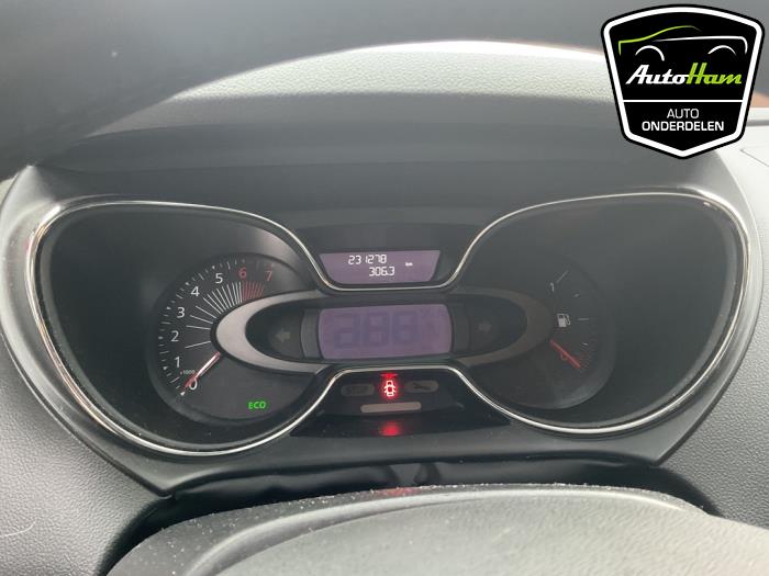 Renault Captur 1.2 TCE 16V EDC Sloopvoertuig (2016, Rood)