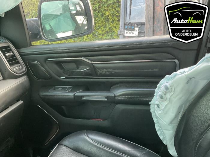 Dodge RAM Sloopvoertuig (2022, Zwart)