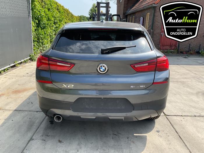 BMW X2 sDrive 20i 1.5 12V TwinPower Turbo Sloopvoertuig (2018, Grijs)