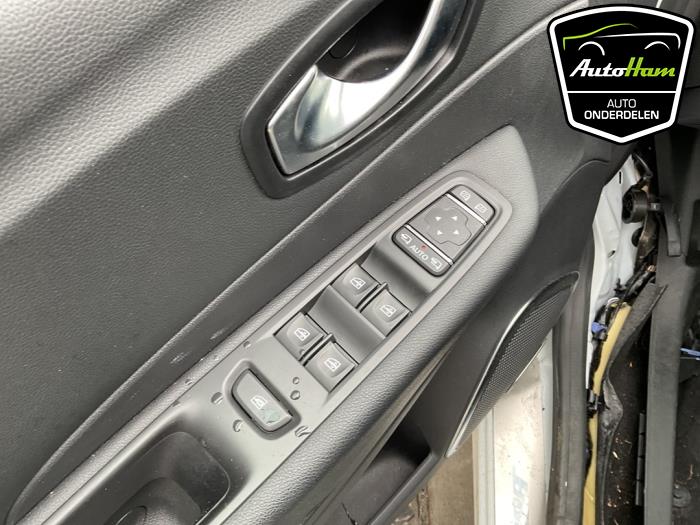 Renault Captur I 1.2 TCE 16V EDC Sloopvoertuig (2018, Wit)