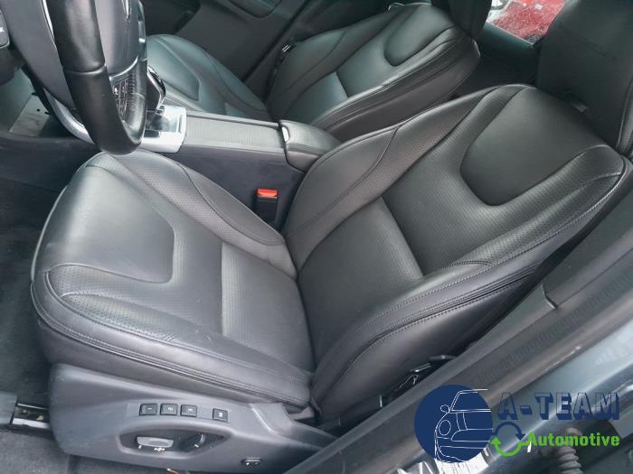 Volvo XC60 I 2.0 D4 16V Sloopvoertuig (2016, Licht, Blauw)