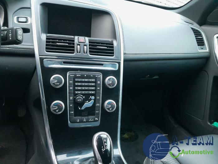 Volvo XC60 I 2.0 D4 16V Sloopvoertuig (2016, Licht, Blauw)