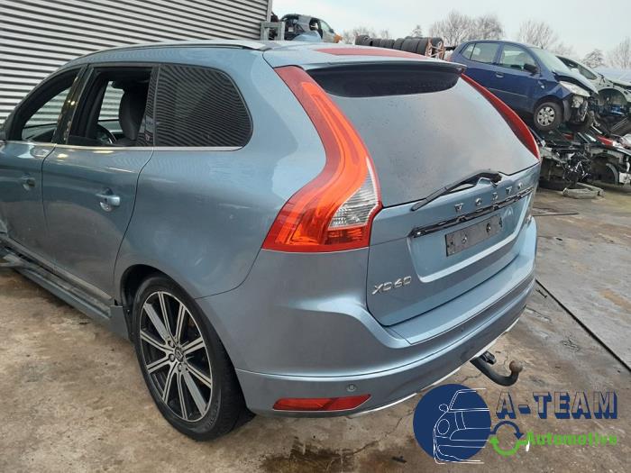 Volvo XC60 I 2.0 D4 16V Sloopvoertuig (2016, Licht, Blauw)
